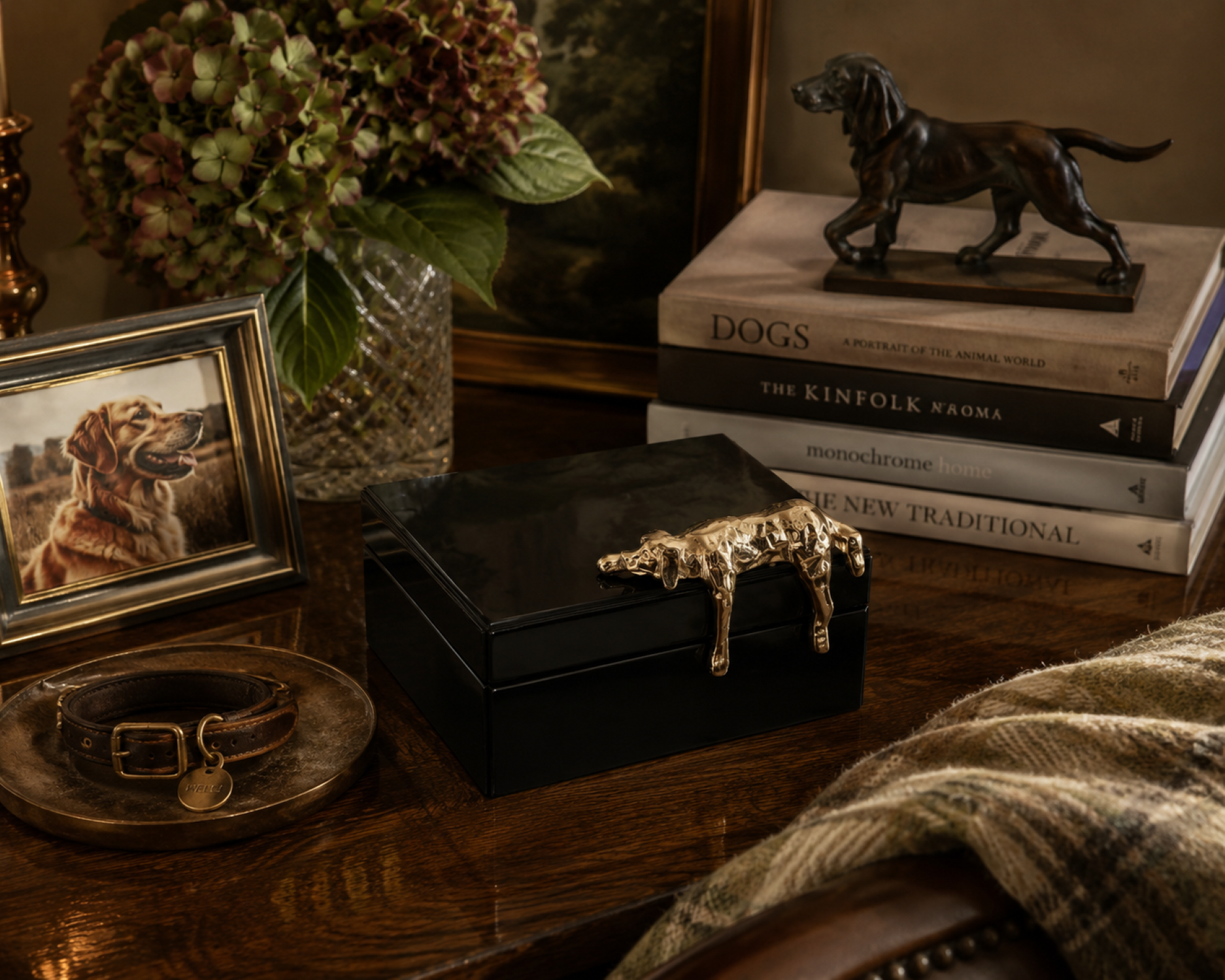 BLACK GLASS BOX WITH GOLD SITTING DOG
